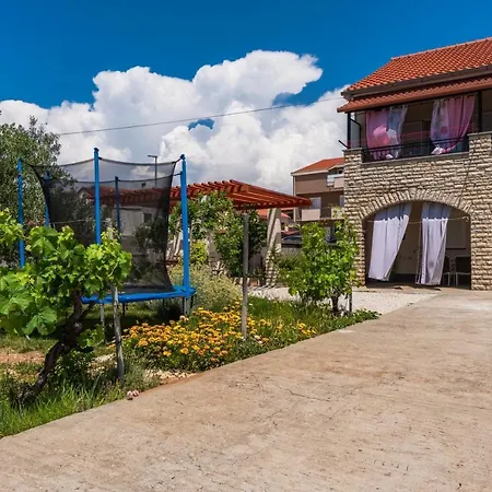 With Parking Space - 21482 * 维尔